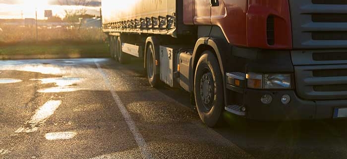 A tractor-trailer on a Mississippi highway. Our Jackson, MS, attorneys fight for maximum compensation for truck accident victims.
